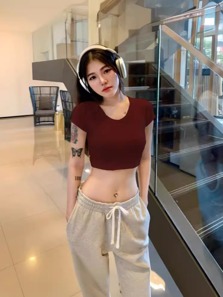 Picture of Ins Spice Girls Sexy Navel Short Solid Color T-Shirt Women's New Slim-fit Slimming Pure U-collar Base Top Women's T-tide