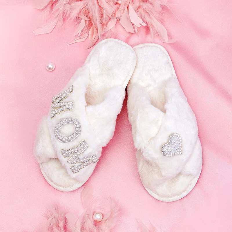 Cross-border Pearl letter mom plush slippers bridal shoes creative bridesmaid gift wedding single party supplies