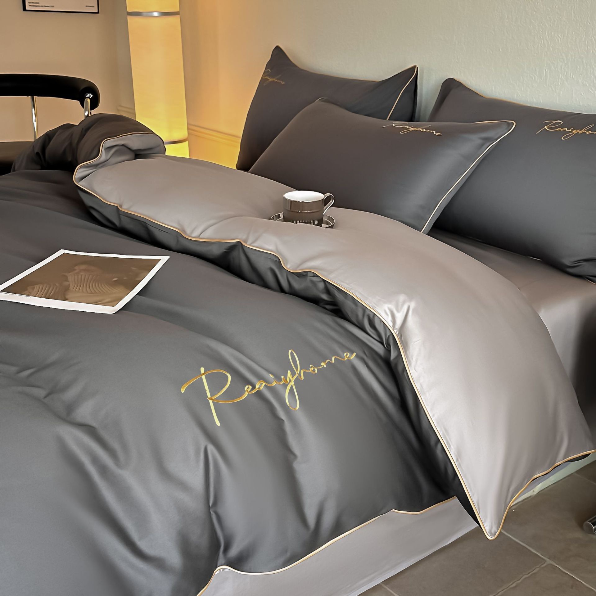 Picture of 60 Xinjiang long-staple cotton four-piece cotton bed sheet bed hat light luxury embroidery dormitory three-piece cotton bedding s