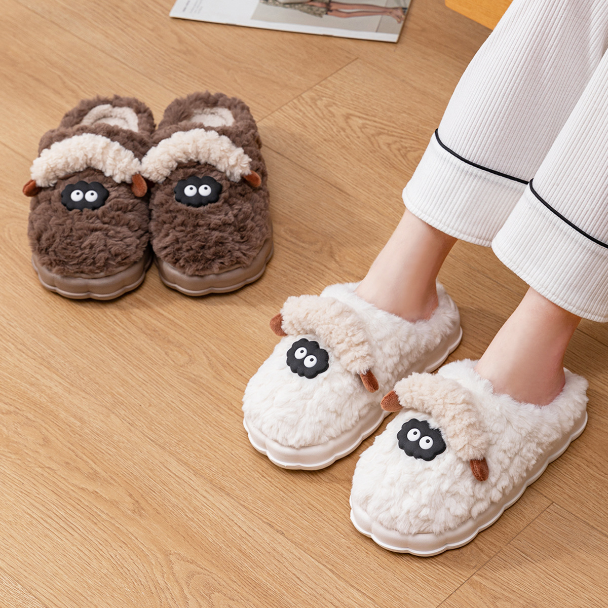 Women's Cotton Slippers for Winter, Plush Sheepskin Indoor Home Slippers for Couples, Furry and Warm Slippers for Men and Women in Autumn and Winter