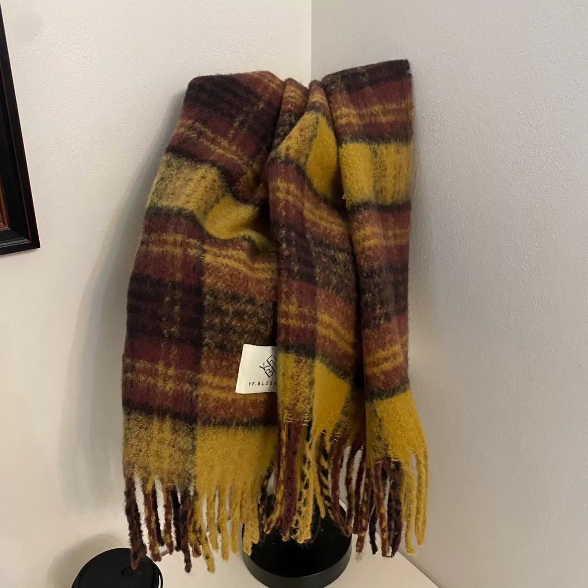 Picture of Maillard new striped scarf women's autumn and winter thickened warm neck snood student versatile solid color scarf manufacturer cross-border