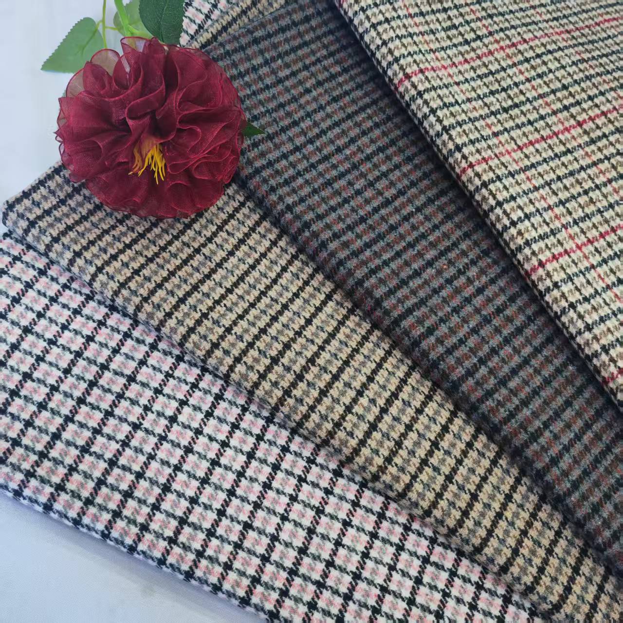 Shaoxing Manufacturer Has 25 New Houndstooth Plaid Fashion Skirts, Shoes, Hats, Bags, Houndstooth Woolen Fabrics in Stock