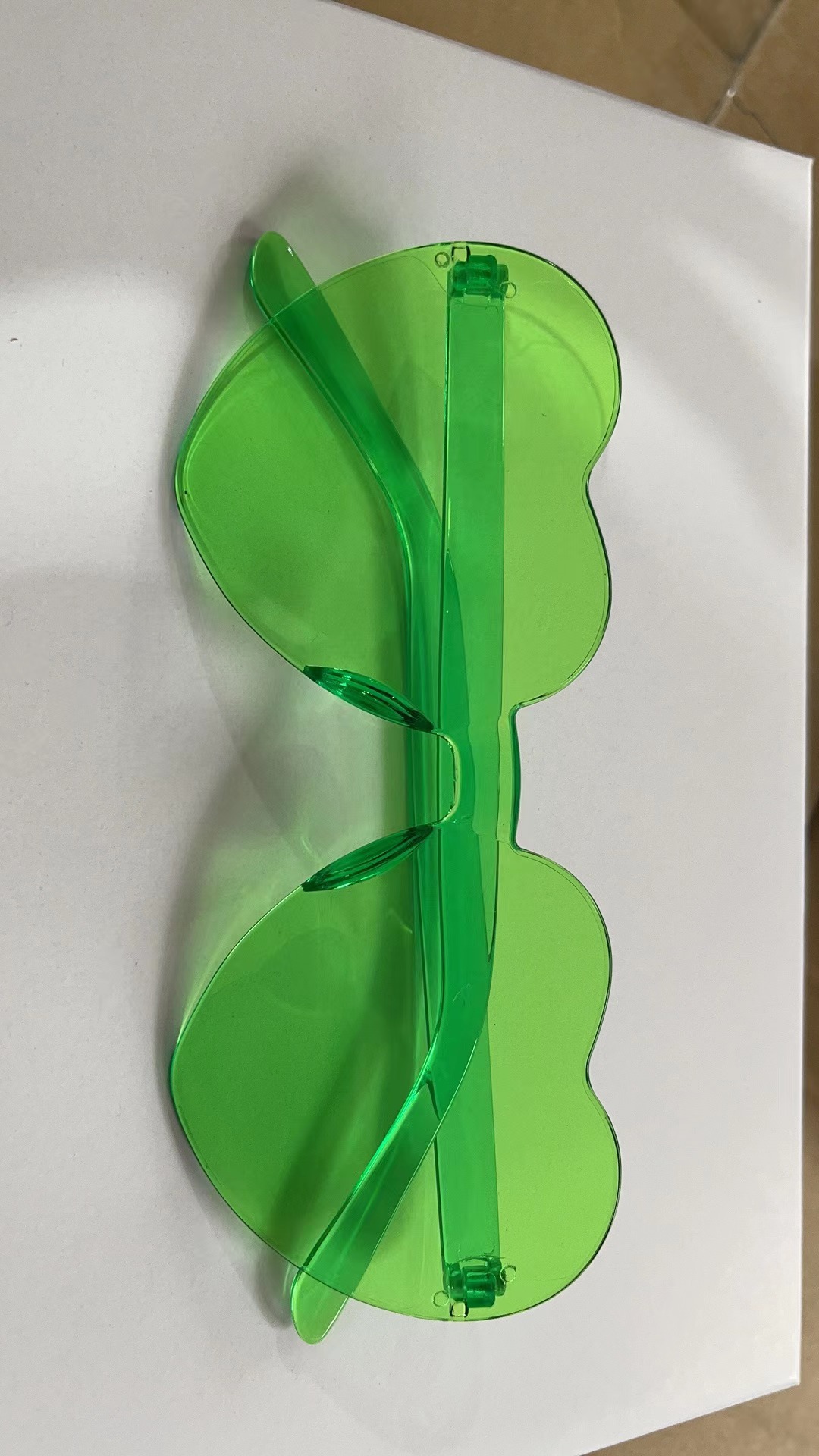 Picture of Heart Sunglasses, Heart Sunglasses, Jelly Color Rimless Heart-Shaped One-Piece Glasses, Dazzling Color Glasses