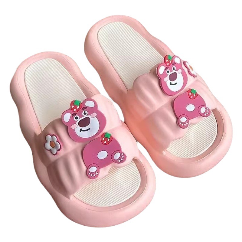 Picture of Strawberry Bear Slippers Women's 2024 New Summer Outerwear Couple Ins Shit-Feeling Home Indoor Sandals Deodorant