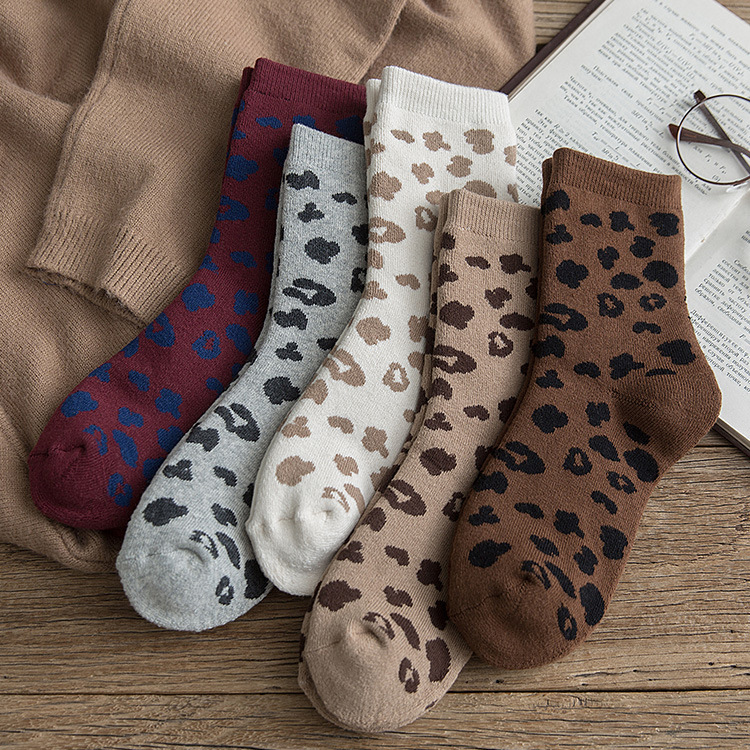 Autumn and winter thick warm terry cartoon leopard print ladies socks wholesale cotton sweat-absorbent casual thick Korean socks