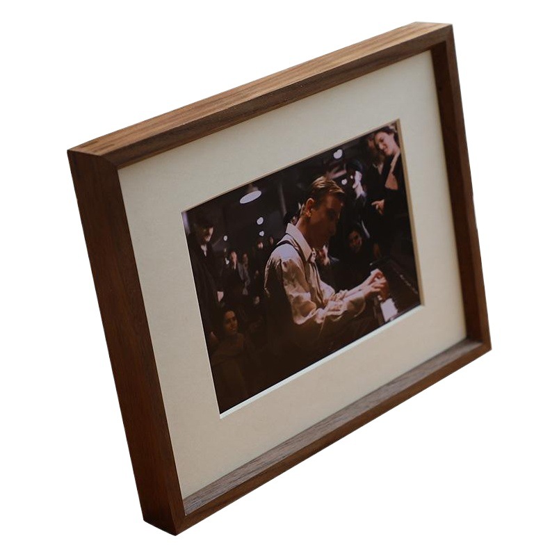 American mortise and tenon joint washing photos are made into photo frames with 6-inch picture frames to make walnut of any size.