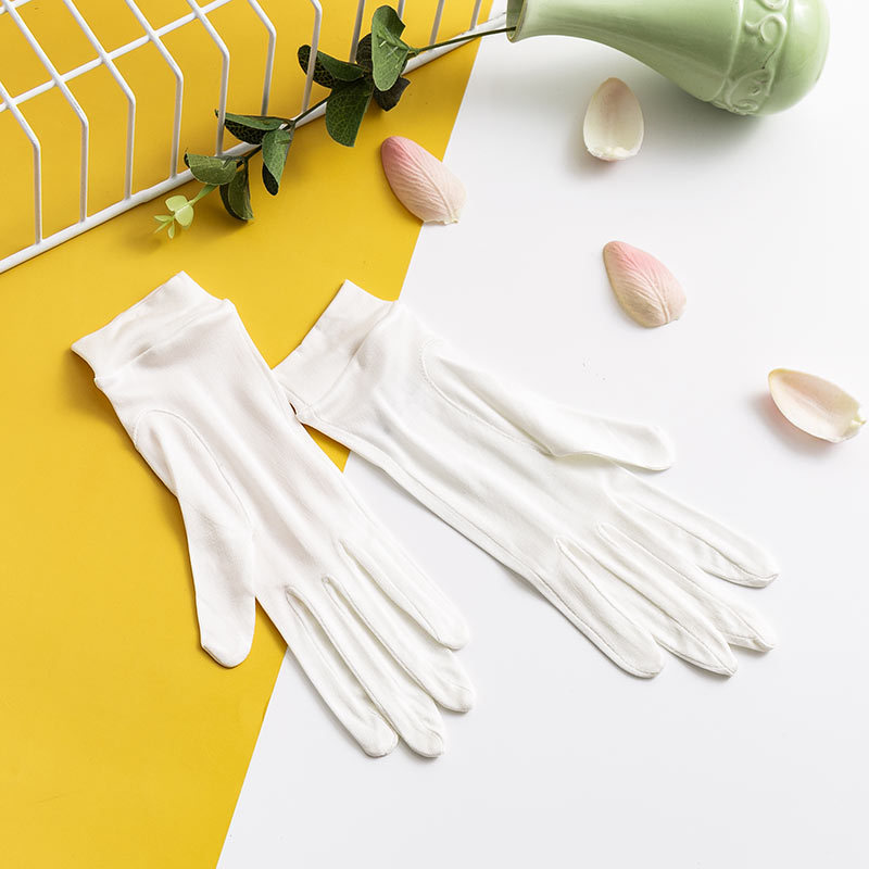 Picture of Tangge Mulberry Silk Knitted Silk Gloves Sunscreen Moisturizing Moisturizing White Sleeping Gloves for Women