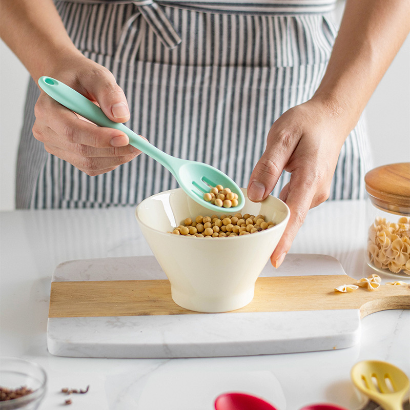 Picture of Cross-border integrated silicone spoon high temperature resistant cooking silicone dense kitchen tableware small soup spoon salad spoon