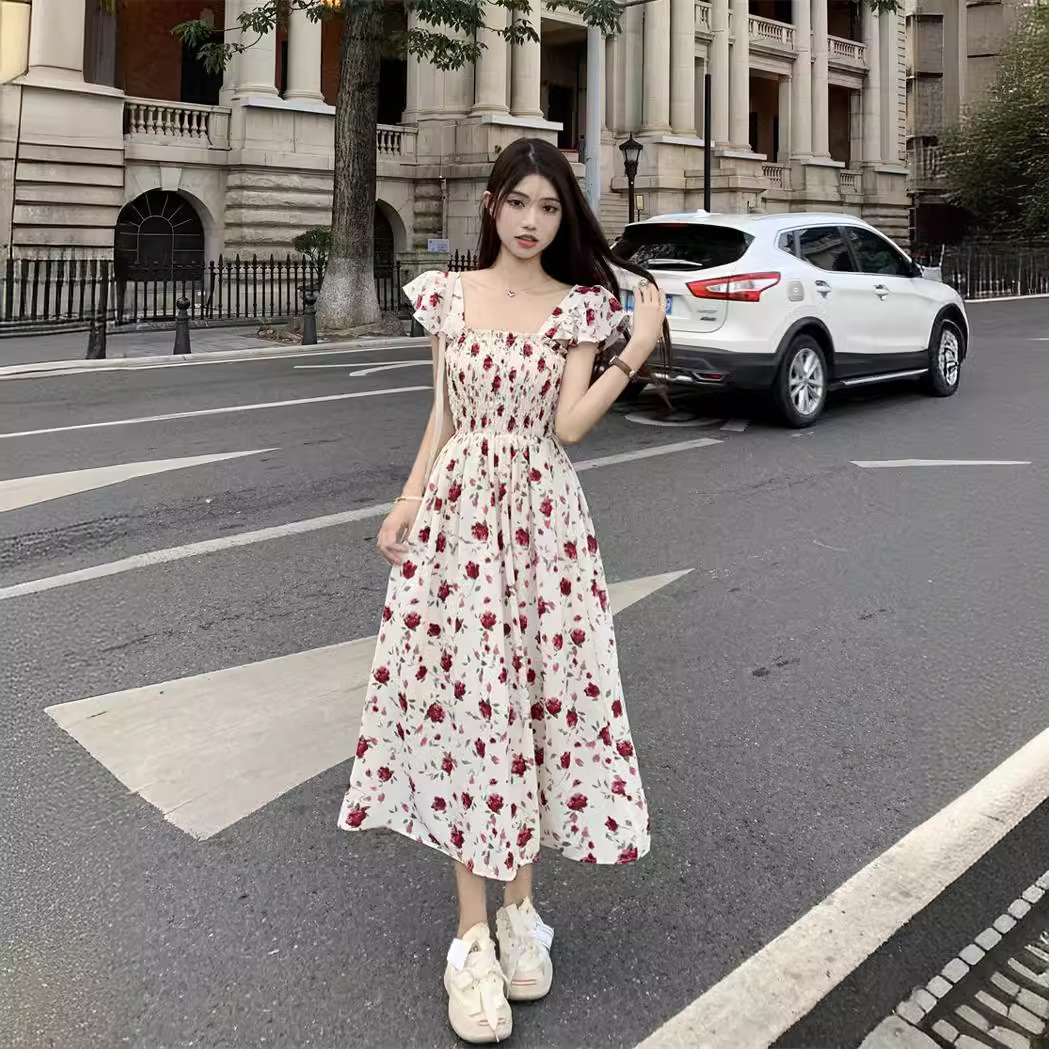 French First Love Small Flying Sleeve Square Collar Tea Break A Long Skirt Pleated Waist Slimming dress Women Summer 2025