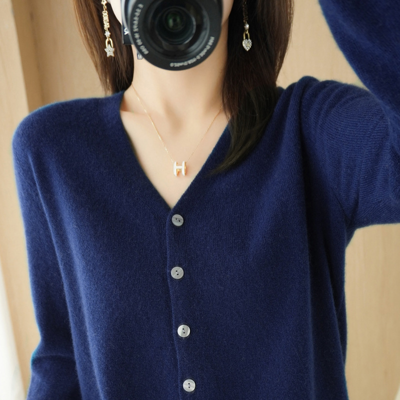 Picture of Cardigan Coat Women's Knitted Base Shirt V-Neck Long Sleeve Spring and Autumn 2025 New Style Outer Sweater Women's Korean Style