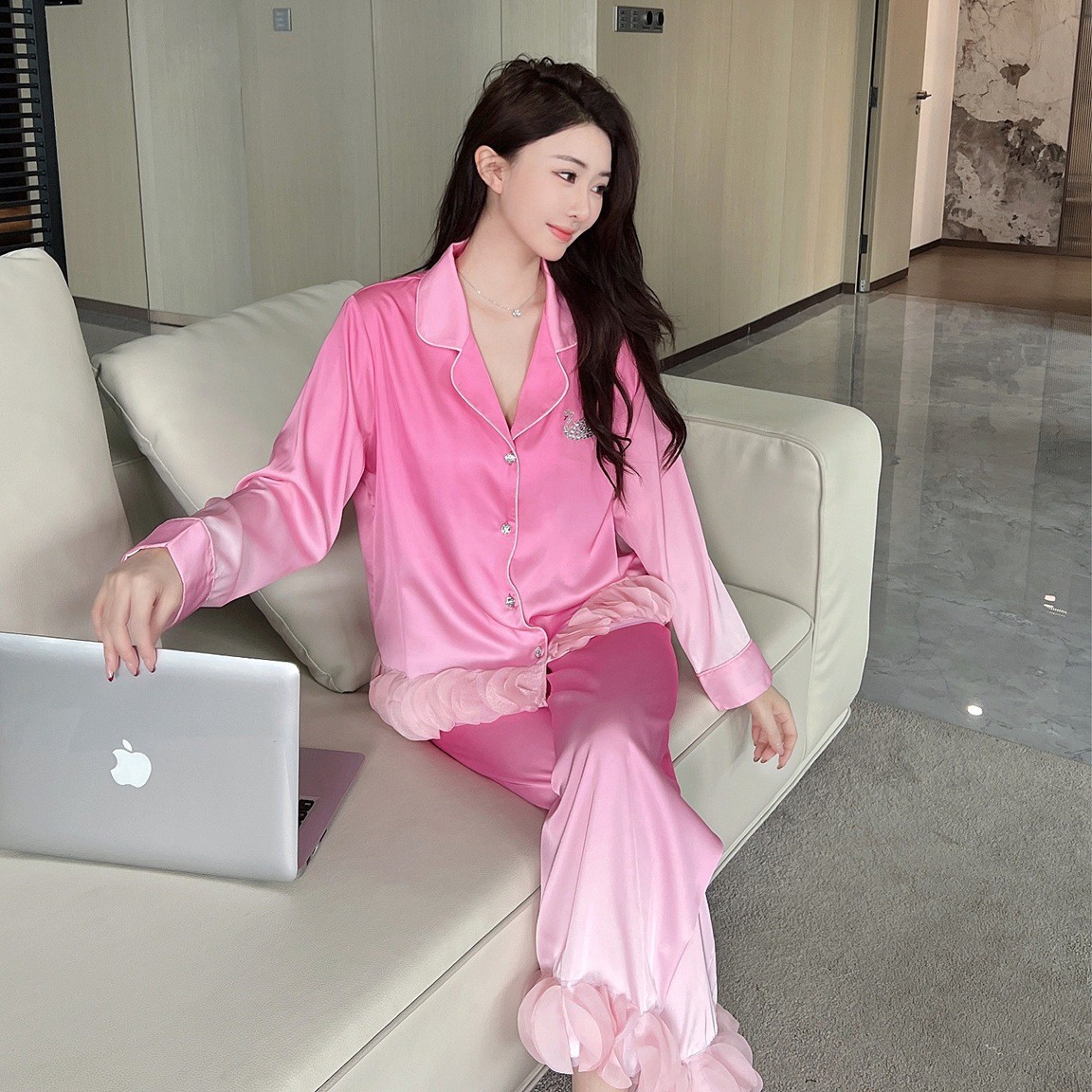 2025 New Spring and Autumn Ice Silk Loose Pajamas Women's Gradient Hot Drilling Cardigan Long-sleeved Trousers Home Clothes Two-piece Set