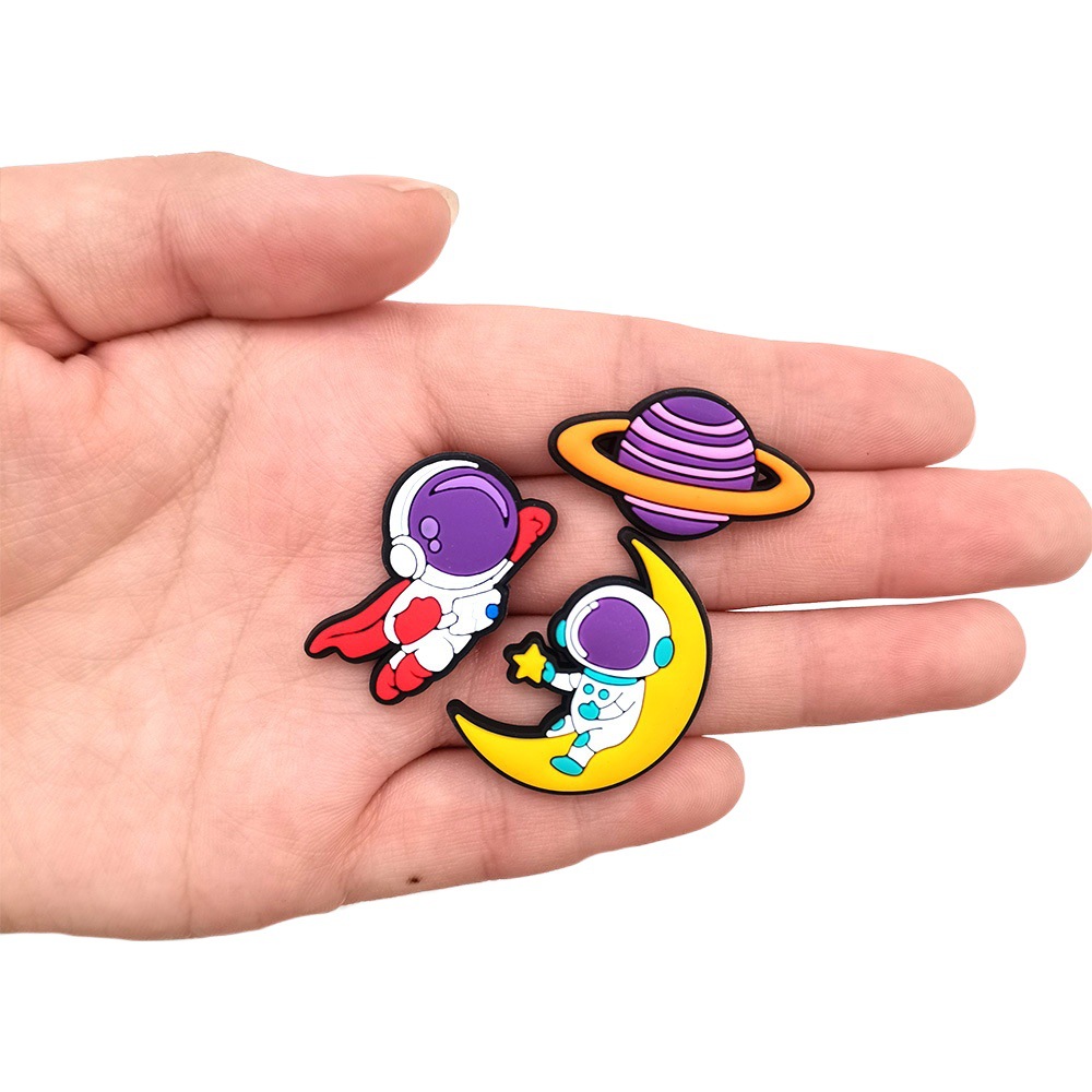 20 suit Cartoon Cute Astronaut Hole Shoes Shoe Flower Decorative Buckle Personality DIY Garden Shoe Buckle Accessories