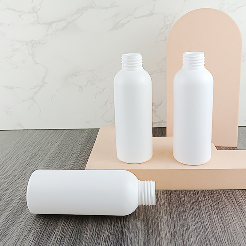Factory direct 24 teeth 120ml round shoulder bottle HDPE white shower gel shampoo travel packaging daily chemical packaging
