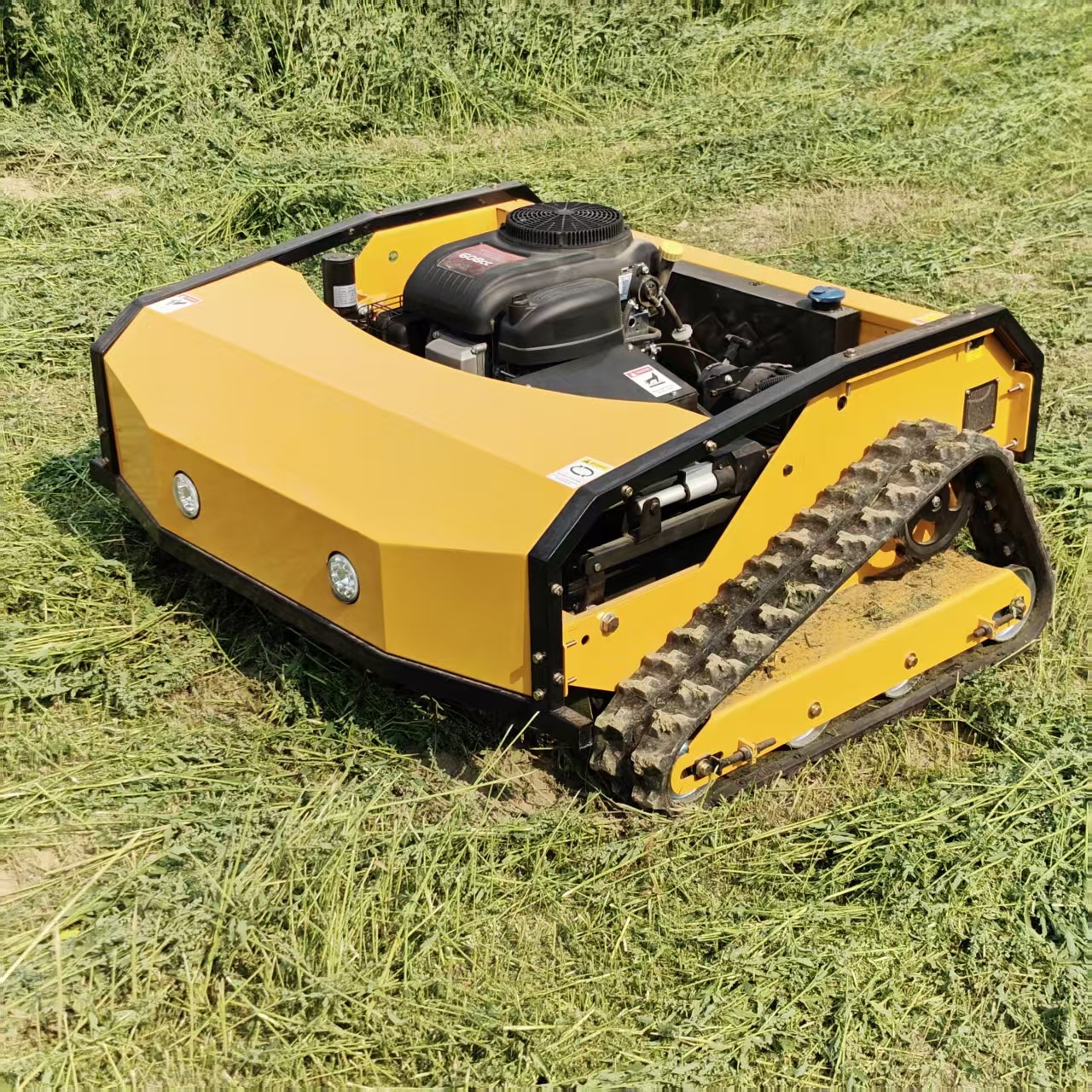 Exported to the United States Tracked Small Lawn Mower, Mowing Width 1.1m Lawn Mower, Agricultural Orchard Lawn Mower