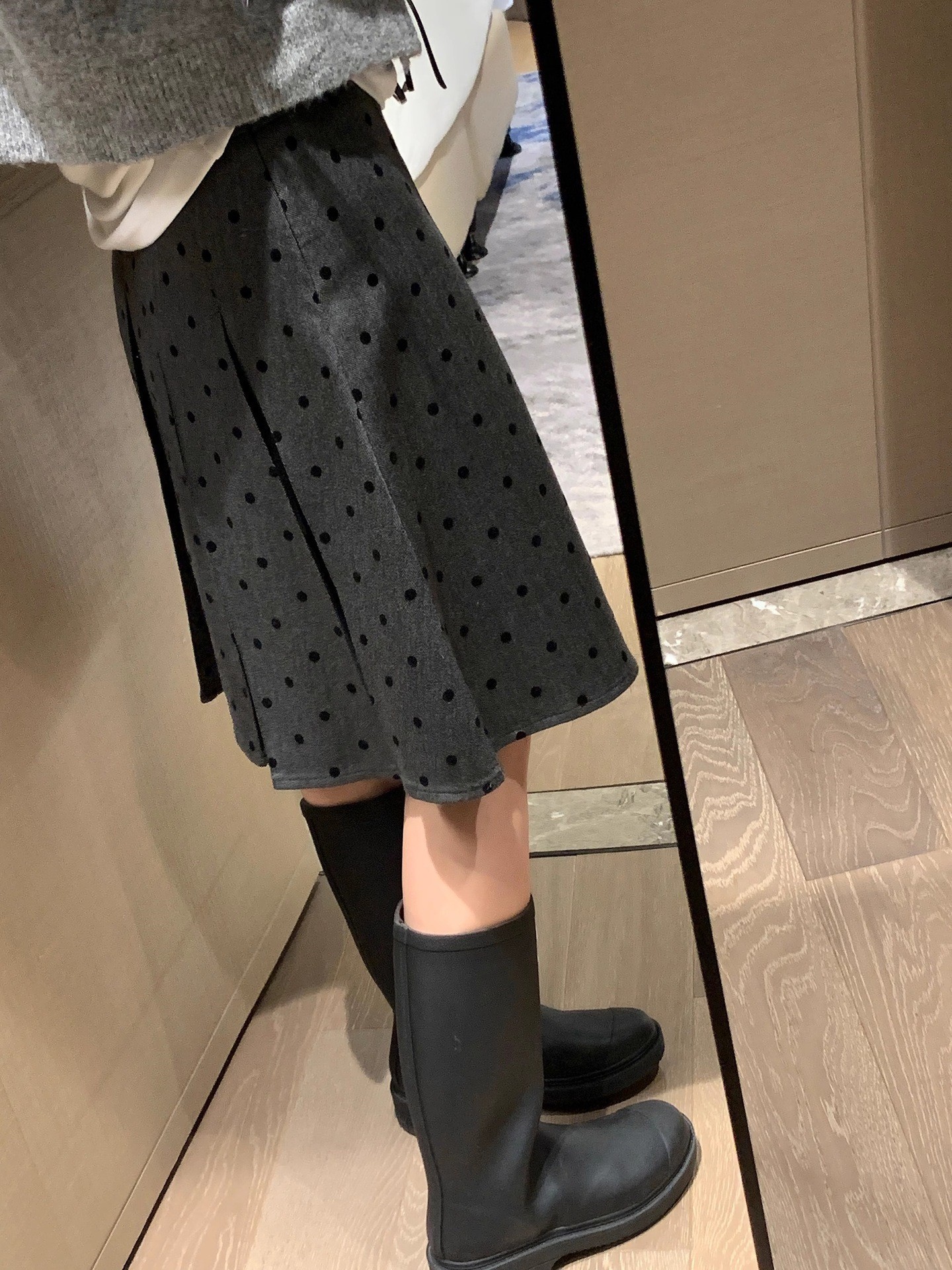 Miu-style dress ~ double-sided pleated polka dot skirt women's spring and summer 2025 new fashionable gray A- shaped skirt