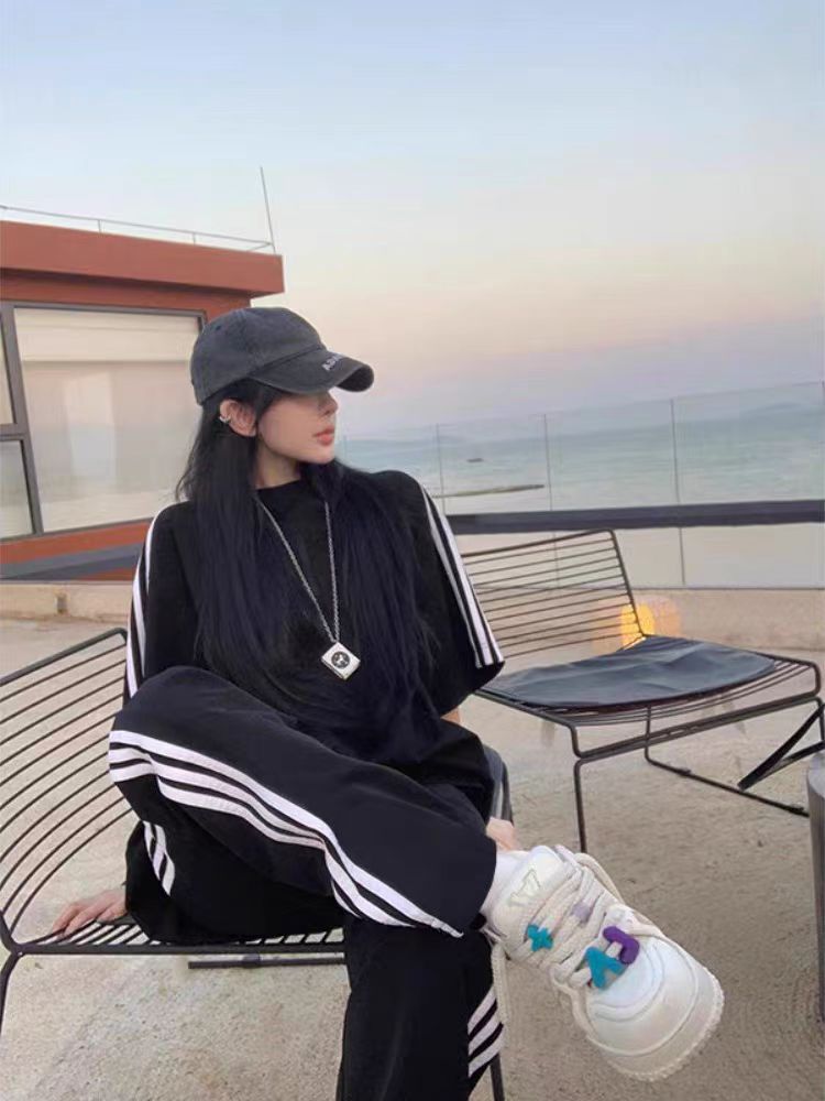 Picture of College-style Casual Sportswear suit Women's Summer Students Korean-style Loose plus size Short-sleeved Trousers Two-piece Set for Running