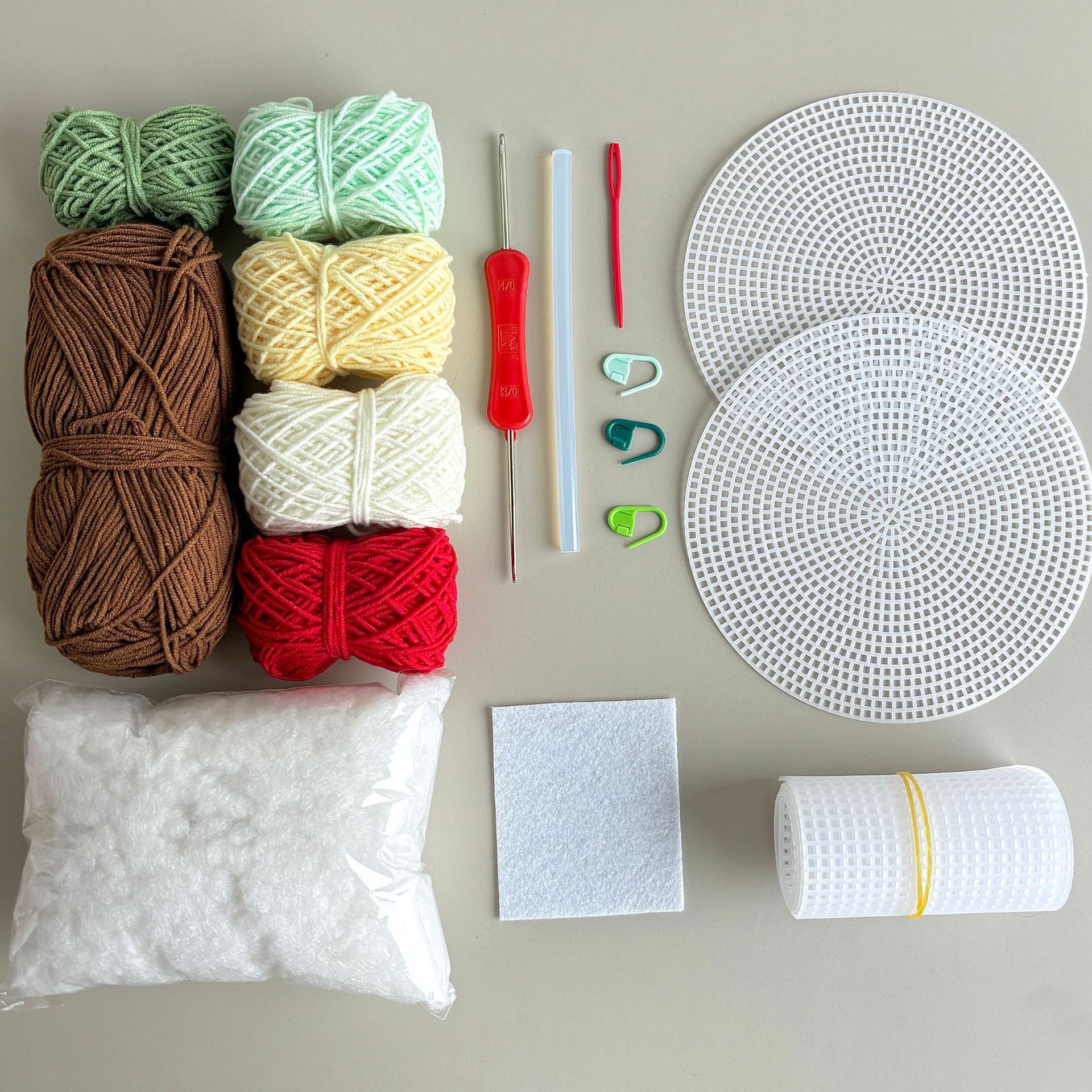 Picture of DIY woven strawberry cake storage box wool crochet material bag handmade homemade birthday Valentine's Day gift for women