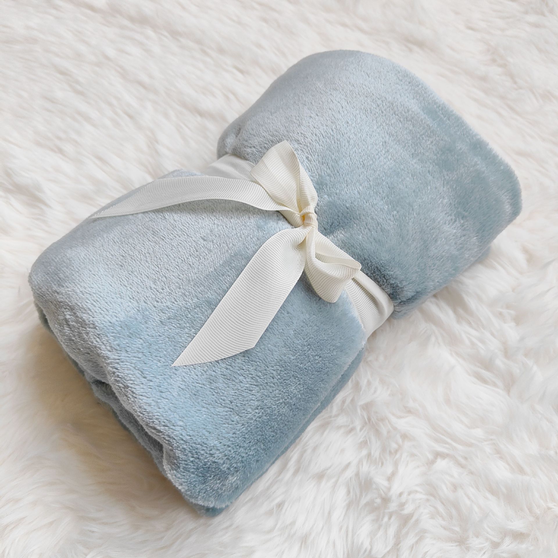 Picture of Pineapple Mesh Flannel Small Blanket Coral Fleece Cover Blanket Sofa Blanket Office Single Lunch Break Blanket Air Conditioning Blanket