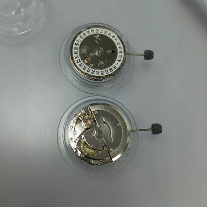 New Dandong 2813 manipulator watch movement accessories wholesale white calendar three points