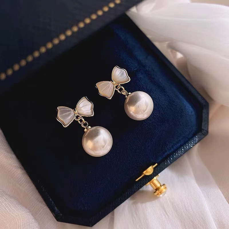 Sterling Silver Pin Shell Bow Pearl Tassel Earrings Small Distinctive Earrings Korean Simple Gold Plated Earrings for Women