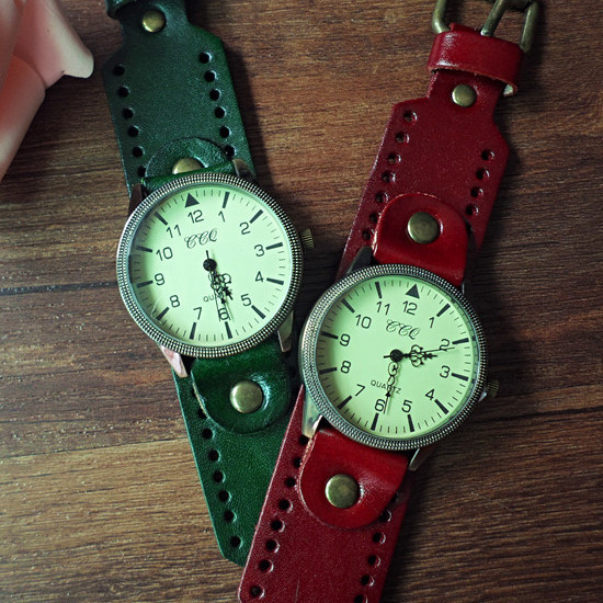 Casual and Fashionable Wide Version Trendyy Retro Watch Couple Fashion Male and Female Student Watch Personalized Fashion Watch