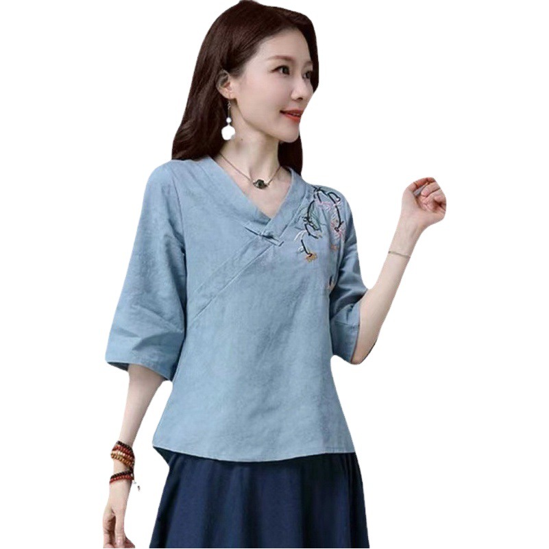 2023 Korean Version V-Neck Three-Quarter Sleeve Plus-Size Loose Short-Sleeve Embroidered Vintage T-Shirt Southeast Asian Embroidery Loose Fit