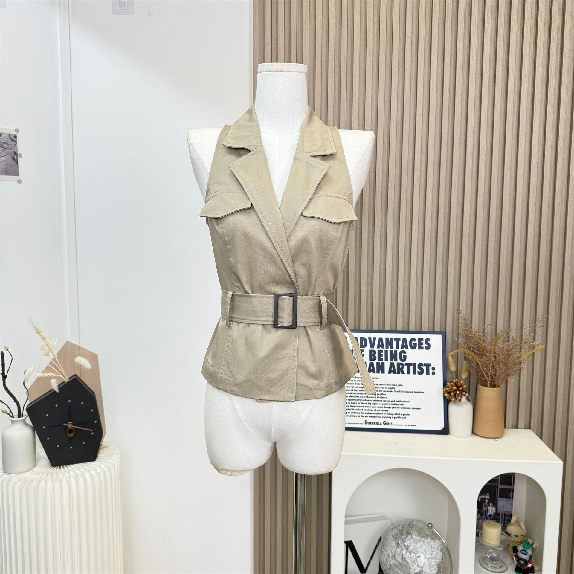 khaki lapel short top 2025 summer new vintage hot girl design slim fit vest trendy