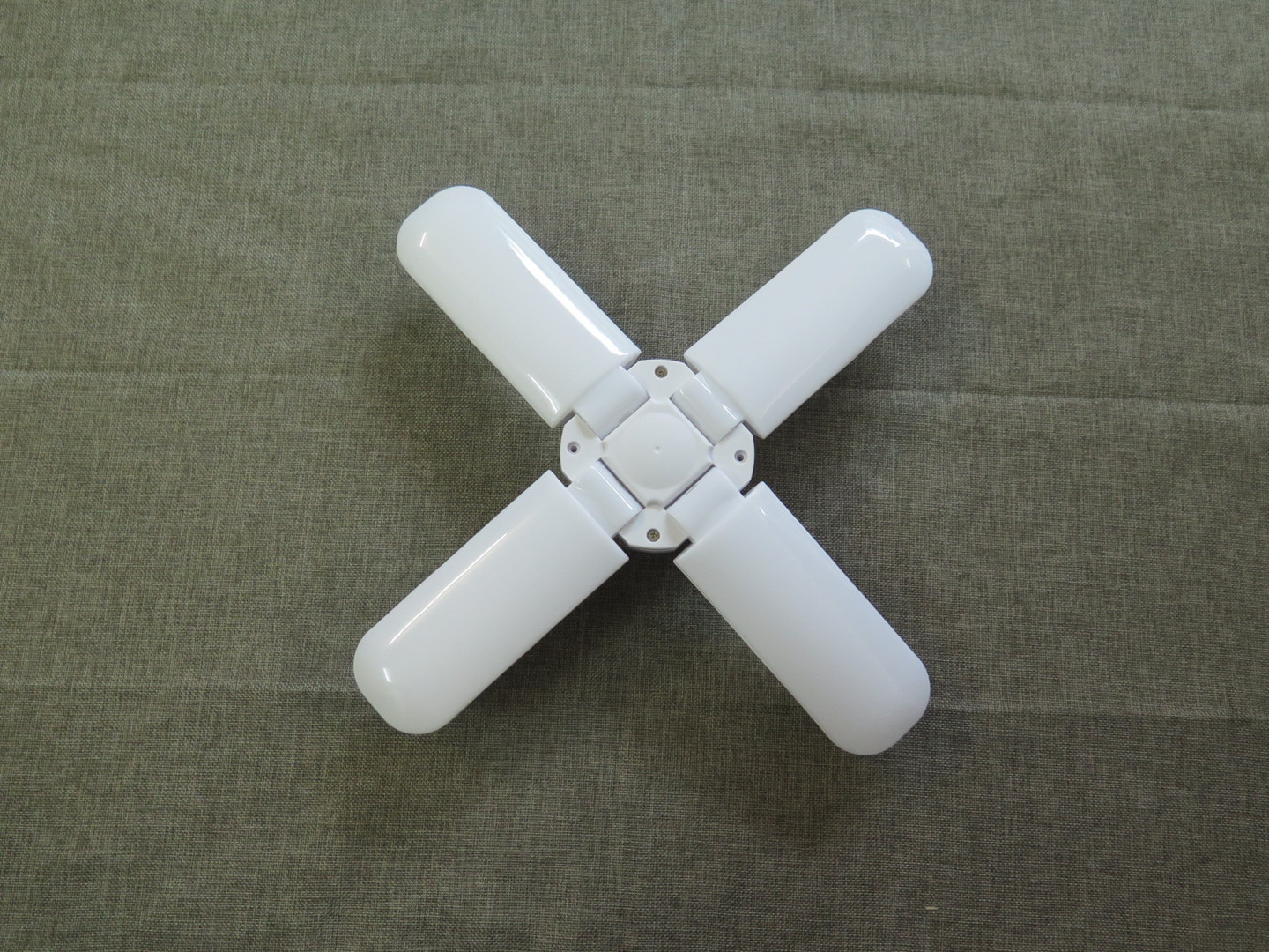Picture of Four-leaf folding lamp new mini leaf lamp E27 screw super bright LED lighting bulb wholesale bulb burst