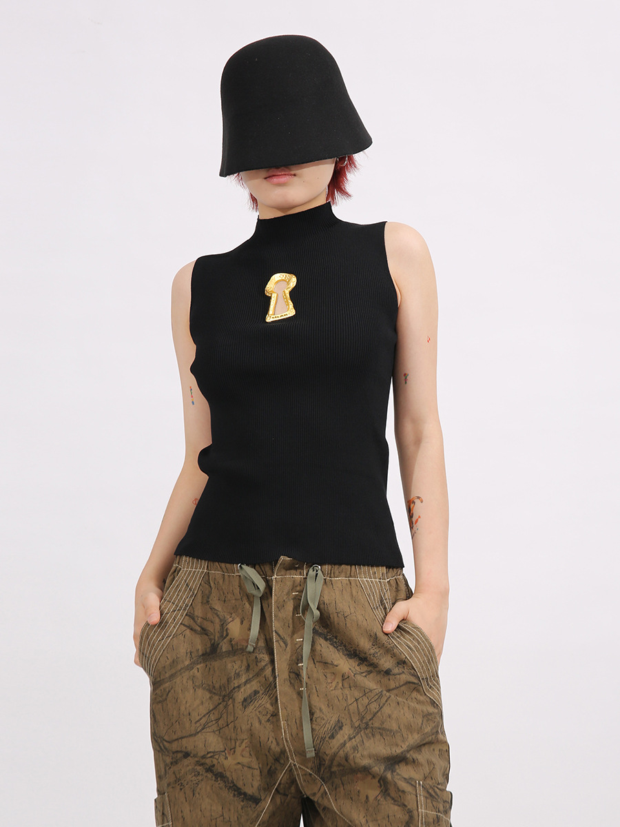 Picture of European and American Style Tops 2025 Summer New Style Simple Metal Decoration Slim Slim Sleeveless Design T-Shirt for Women