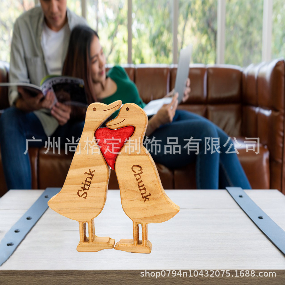 Europe and the United States cross-border personalized wooden carving couple duck gift to the other half (can be a minimum order)