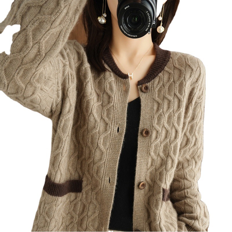 Knitted cardigan sweater coat for women 2024 spring and autumn twisted vintage fashionable lazy loose casual top outer wear