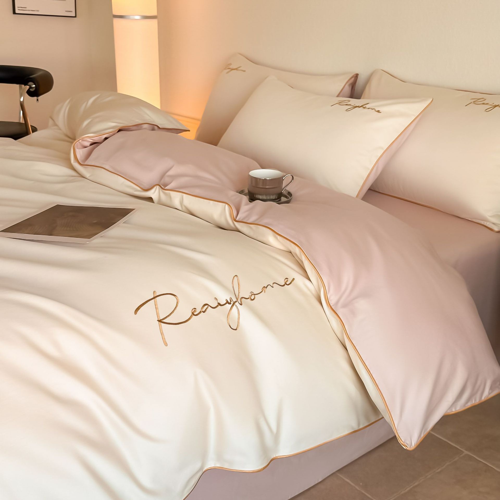 Picture of 60 Xinjiang long-staple cotton four-piece cotton bed sheet bed hat light luxury embroidery dormitory three-piece cotton bedding s