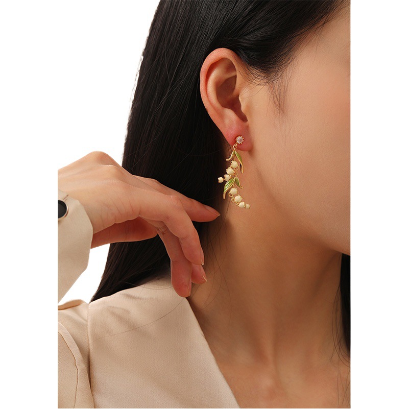 New Retro Elegant Suzuki Long Drop Oil Earrings Women's Light Luxury Niche Fashion Mori Super Fairy Middle Ancient Earrings