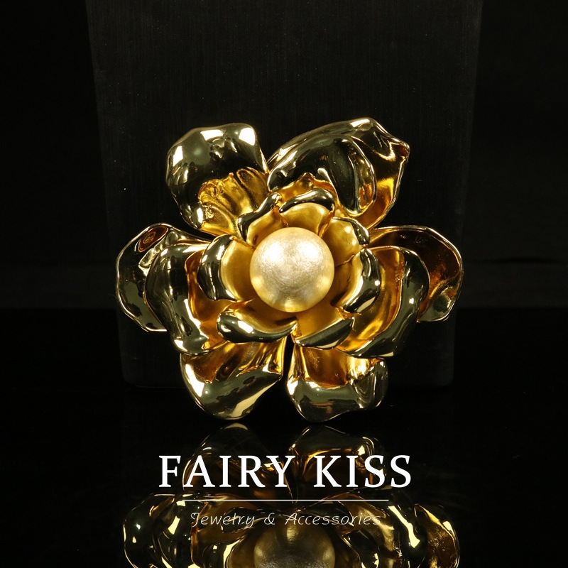 Palace Style Elegant Cotton Candy Pearl Inlaid Flower Multi-layer Copper Brooch Heavy Industry All-match Elegant Jewelry
