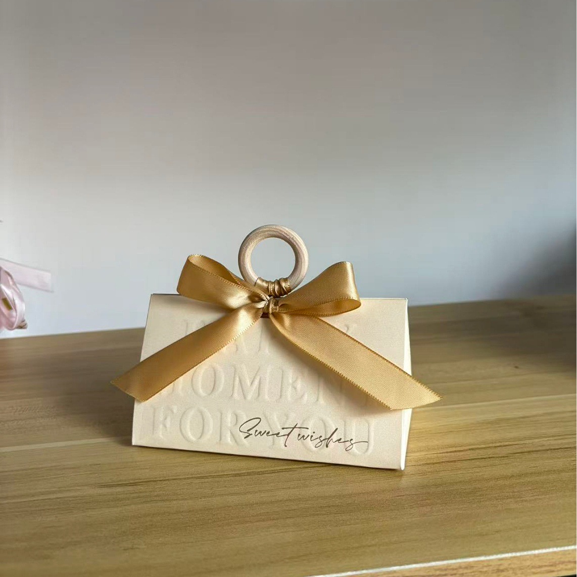 Picture of Light luxury champagne hand-held triangle wedding candy box wooden ring hand gift box wedding candy box wholesale