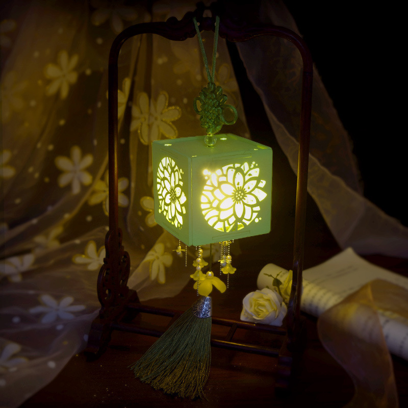 Picture of Chinese Antique Style Wooden Palace Lantern DIY Material Package Satchel Luminous Mid-Autumn Lantern Lantern Festival New Year's Day Gift