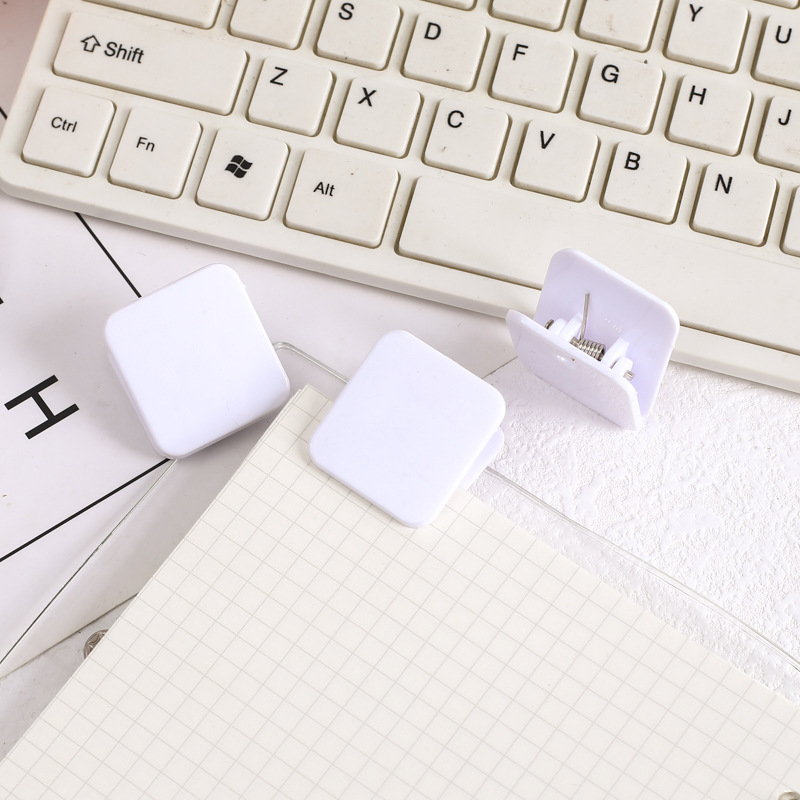 Picture of Manufacturer Wholesale Acrylic Square Clips for Organizing and Storing Office Study Materials and Test Papers on the Desktop