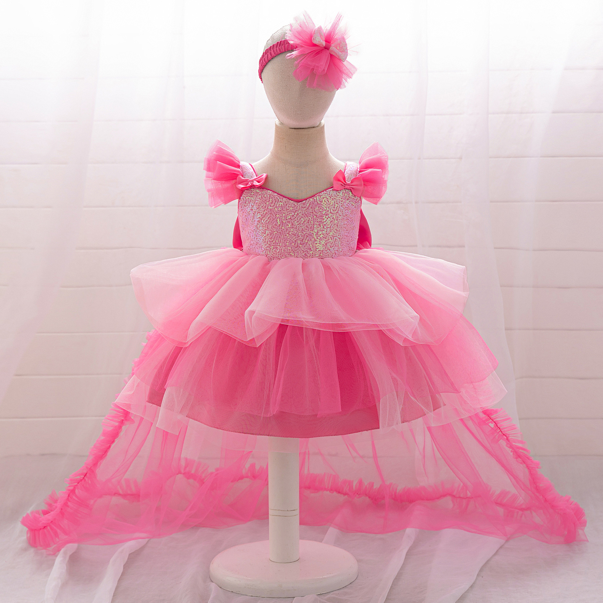 Picture of New One-year-old Dress Short-sleeved Pleated Mesh Lace Trailing Princess Dress Ponked Yarn Flower Children's Wedding Dress