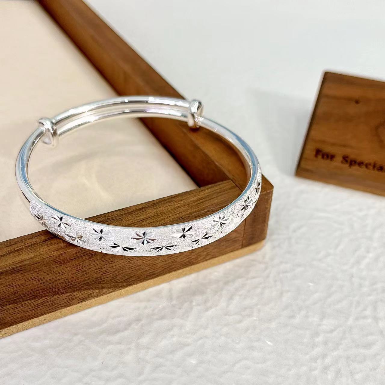 Picture of 9999 Sterling Silver Bracelet Gypsophila Silver Bracelet Women's Solid Adjustable Push-Pull for Mom and Girlfriend Birthday Gift