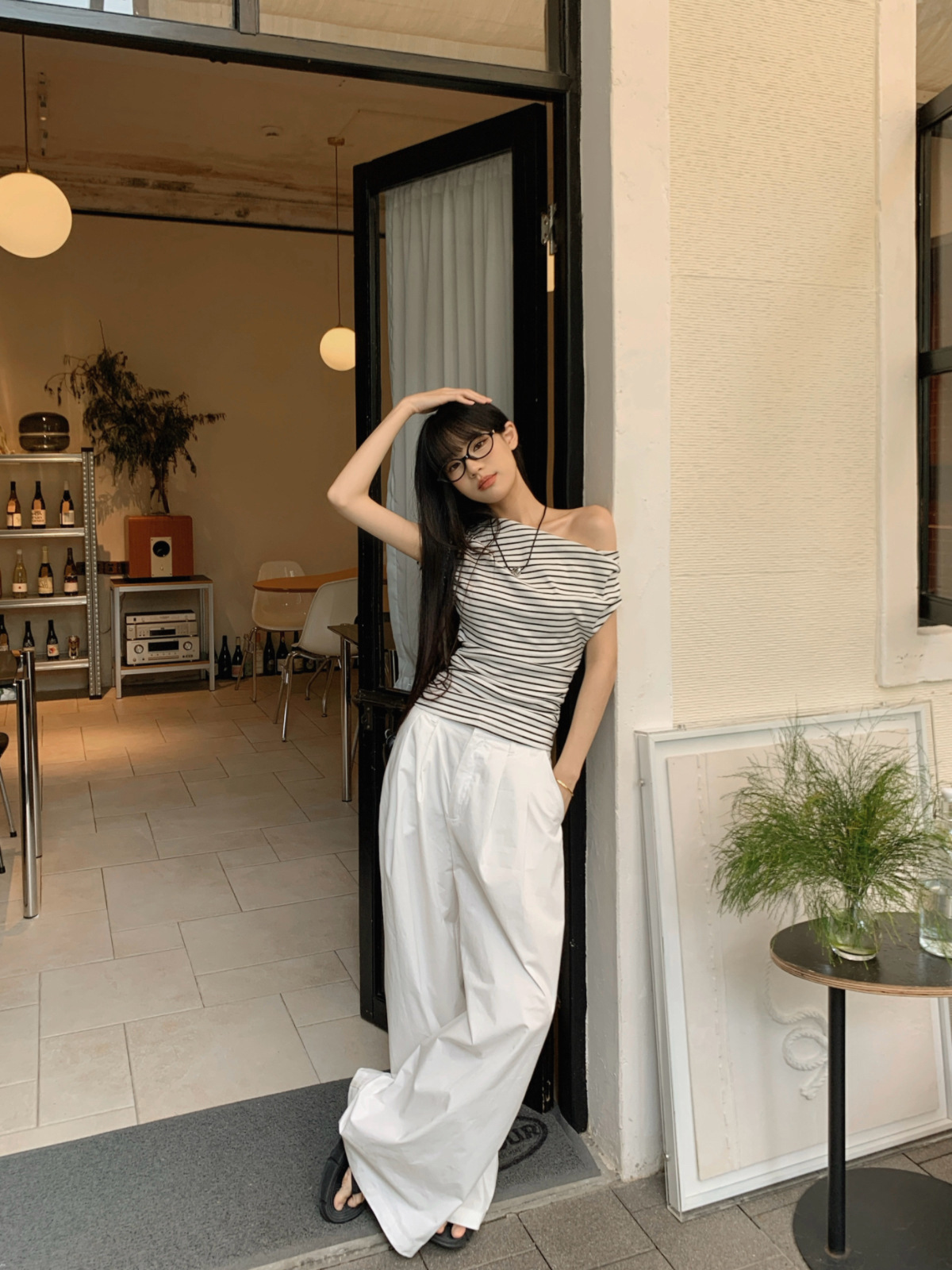 Picture of Striped One-Shoulder Short-Sleeved T-Shirt for Women 2025 Summer New Korean Style Slim-Fitting Off-Shoulder Export Top