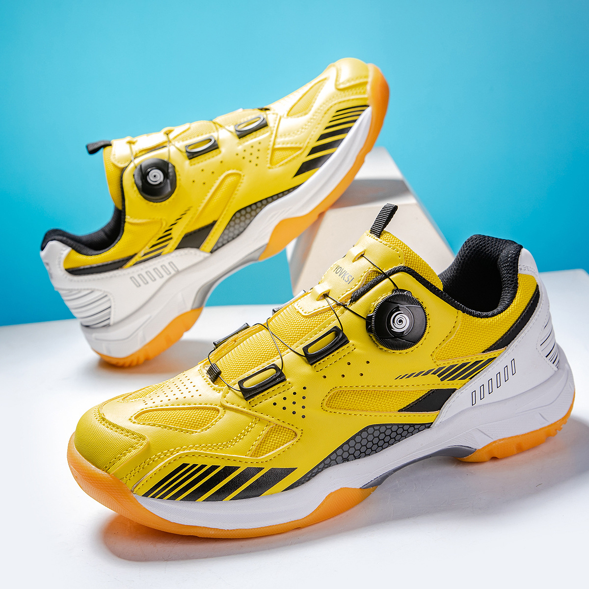 New Style Swivel Buckle Casual Badminton Shoes Breathable Lovers Light Table Tennis sneaker Men's Tennis Training Shoes