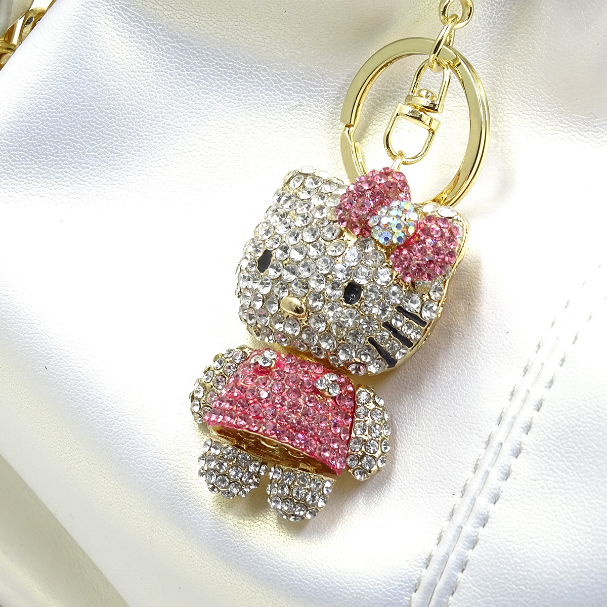 Fashionable three-dimensional metal diamond-encrusted kitten key chain women's bag accessories car pendant key ring holiday commemorative gift