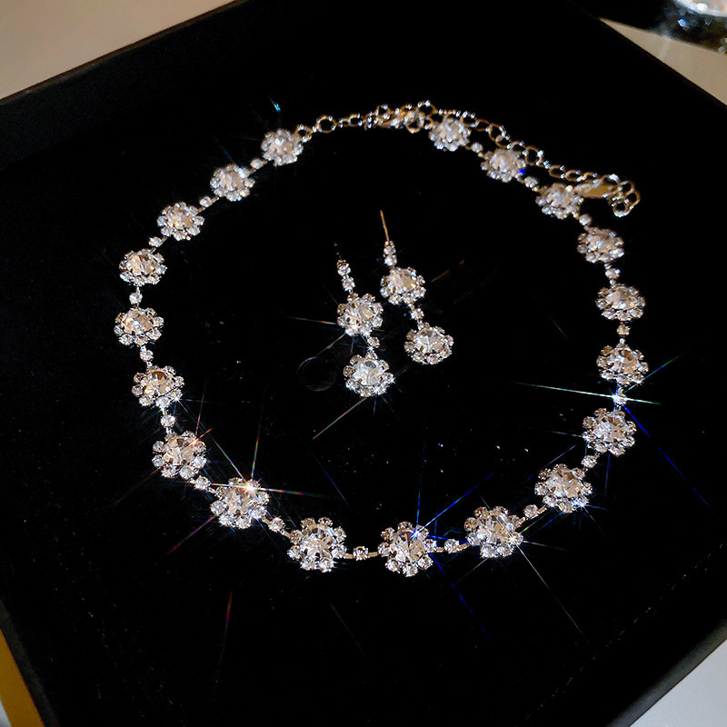 Picture of European and American light luxury high-end zircon jewelry suit necklace niche retro clavicle chain fashion Joker jewelry wholesale