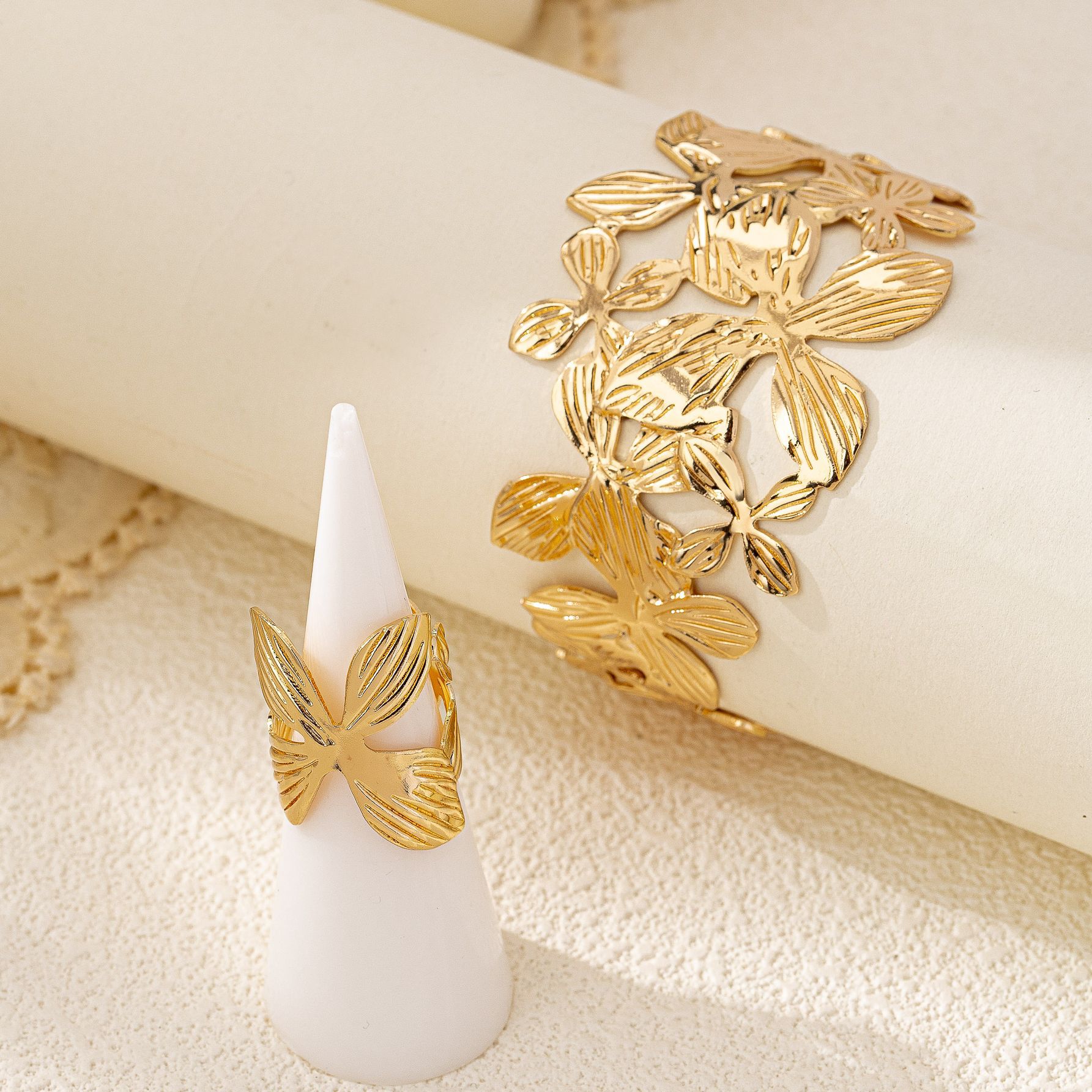 Picture of European and American Niche Design Creative Butterfly Leaf Bracelet Ring suit Suitable for Women's Party Street Wear