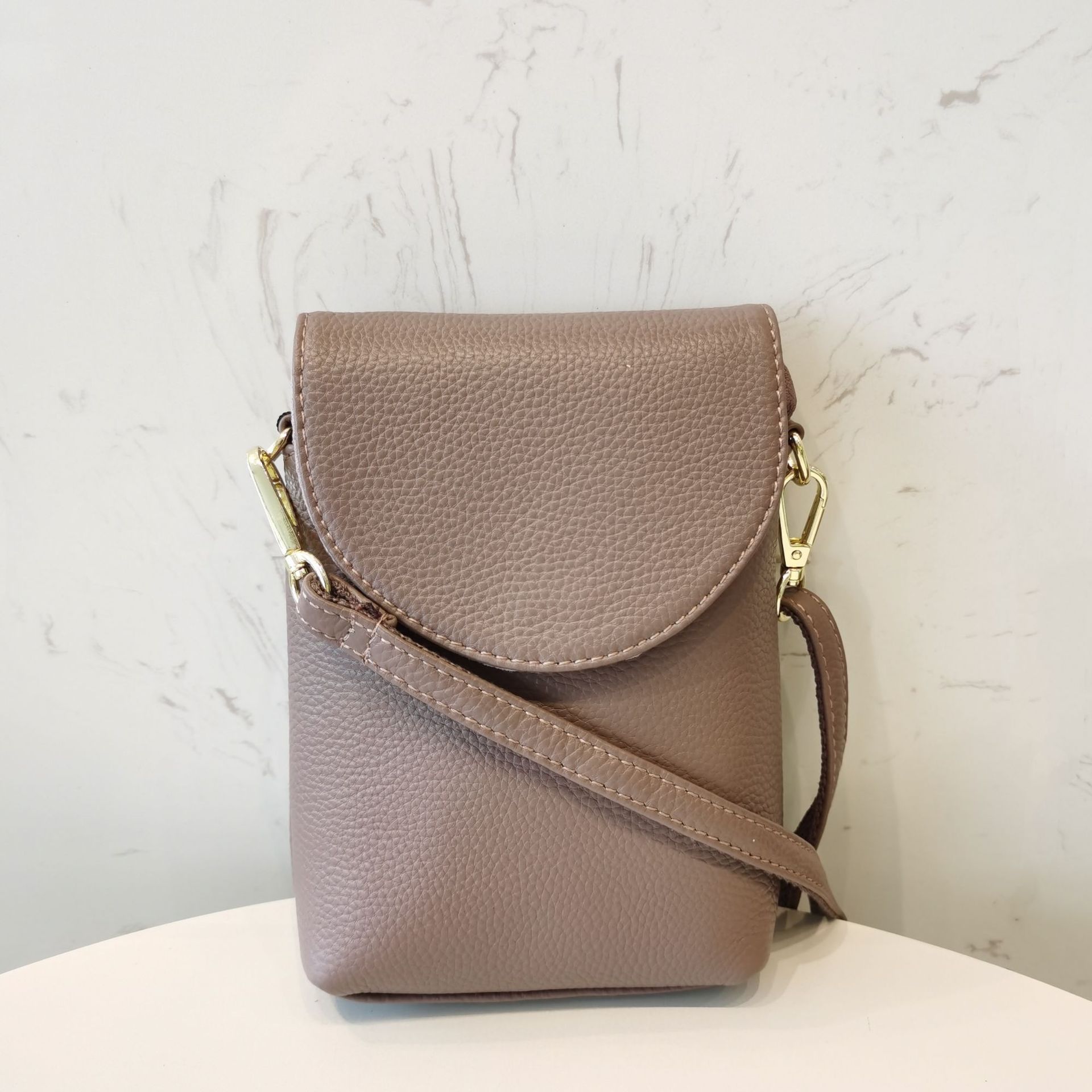 Picture of Top Layer Cowhide Mobile Phone Bag Mini Small Bag Women's Bag 2025 New All-match Genuine Leather Women's Coin Purse Crossbody Bag
