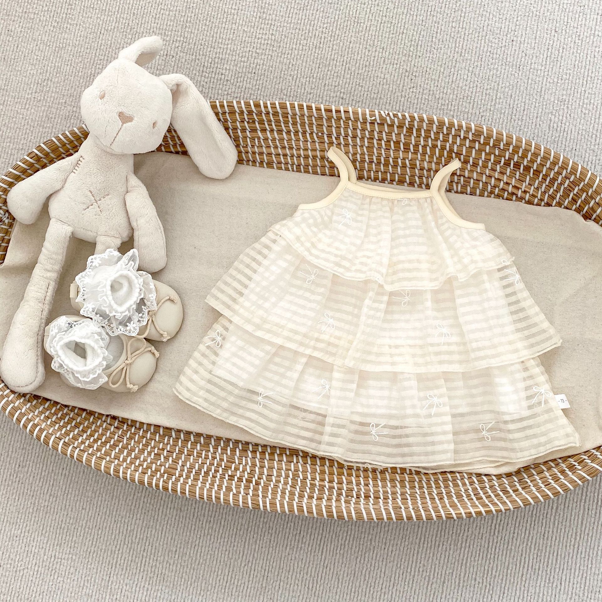 Picture of INS New Girls' Sling Cake Skirt Fashion Bow Princess Skirt Children's Baby Stylish Summer dress