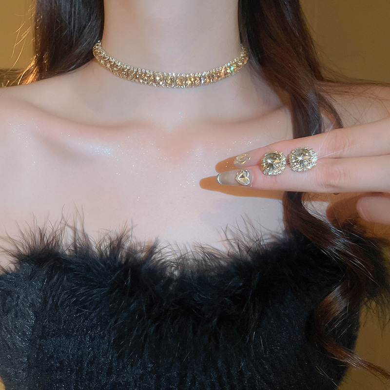 Picture of European and American light luxury high-end zircon jewelry suit necklace niche retro clavicle chain fashion Joker jewelry wholesale