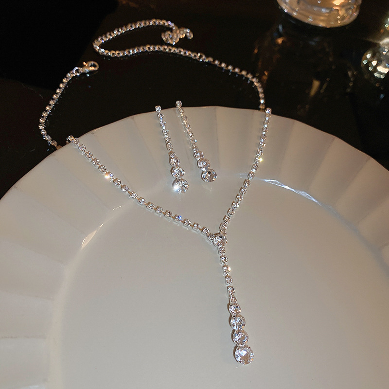 Picture of European and American light luxury high-end zircon jewelry suit necklace niche retro clavicle chain fashion Joker jewelry wholesale