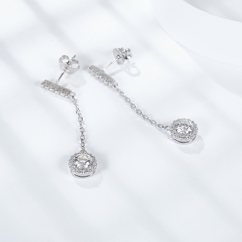 Picture of Elegant Style Moissanite Princess Round Ear Cuff 925 Silver Stud Earrings 1 Carat Moissanite Geometric Earrings Geometric Style