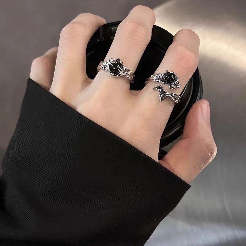 Liquid metal alloy black white stone ring irregular dark wind niche design fashion high-end all-match simple